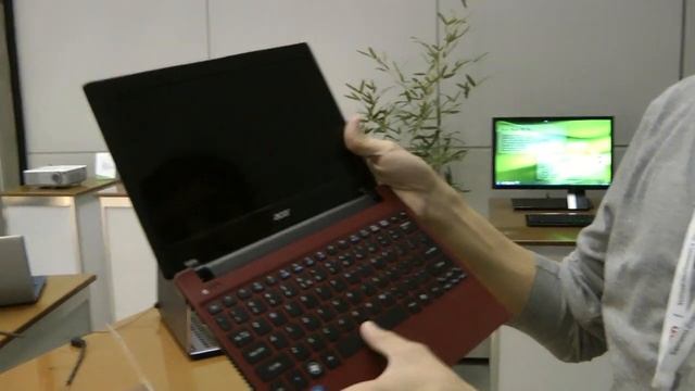 CeBIT 2012 - Acer Aspire One 2012 hands on смотреть онлайн