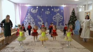 Новый год в во второй младшей группе  № 8