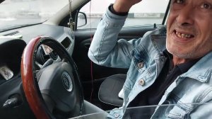 Добрый блогер подыграл таксисту без лицензии поставить шашечку. И написал заявление.