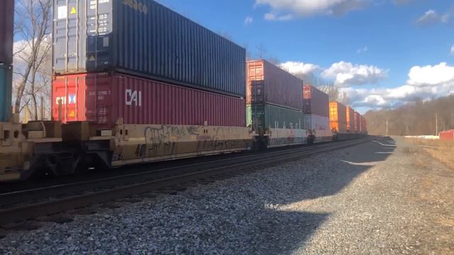 Conrail Locomotive Zips Past Me Near Portsmouth So I Check Train Speed With Radar смотреть онлайн