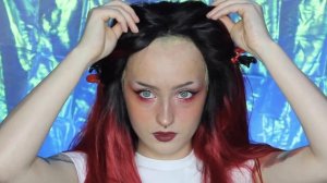 ПРИКЛЕИЛА ПАРИК К ГОЛОВЕ