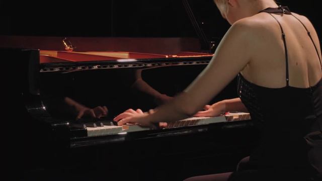 Beatrice Berrut performing Théâtre du Crochetan, Monthey смотреть онлайн