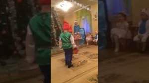 Лучший танец гномиков))