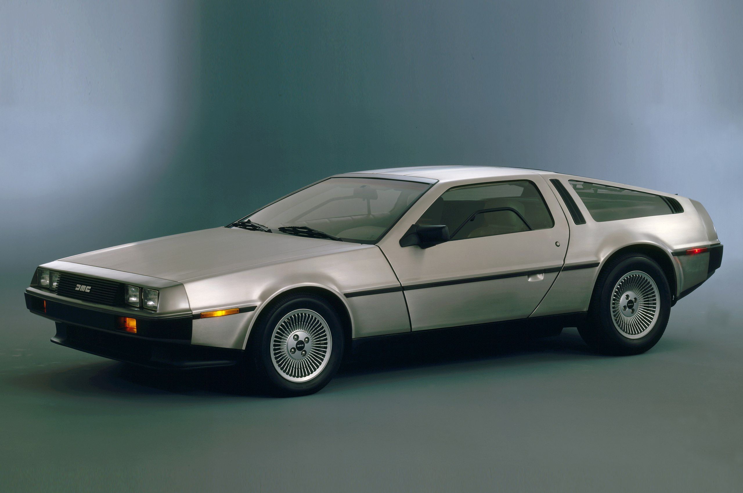 DELOREAN DMC-12