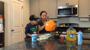 How to Make a Funfetti Cake - Mommy and Son 2019
