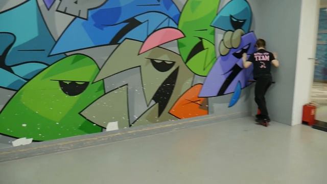 Трюки на самокате в крытом скейт парке BunnyHop #крытыйскейтпарк  #трюкинасамокате