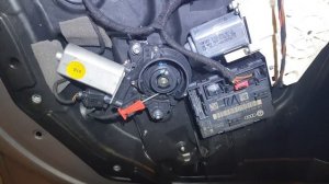 Дверные доводчики от Audi A8 4H D4 на Touareg FL (1)