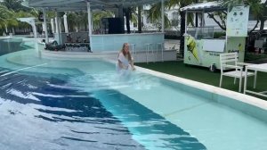 Wet white pants • wet white shirt • wet sneakers • wet sport clothes • Wetlook video in the pool
