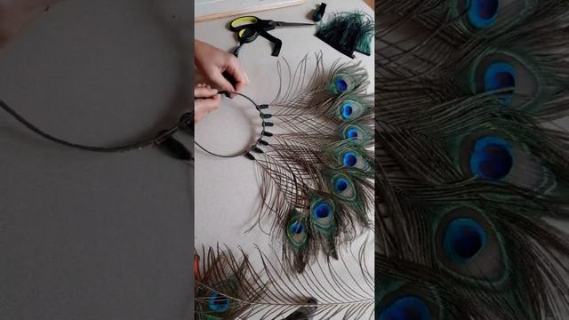 Ободок с перьями своими руками. Ободок с перьями. Мастер класс. смотреть онлайн