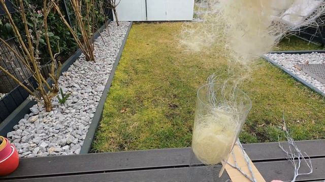 ПОДЕЛКИ СВОИМИ РУКАМИ DIY! УКРАШАЮ ДОМ К ПАСХЕ ?! КАКИЕ УКРАШЕНИЯ МОЖНО СДЕЛАТЬ ИЗ БУТЫЛОК И ВЕТОК? смотреть онлайн