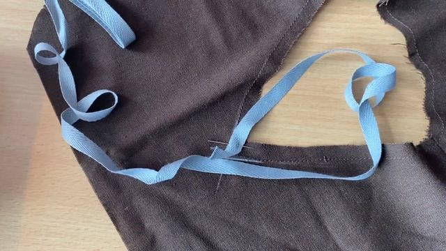 Аккуратная обработка горловины с помощью киперной ленты. Просто и быстро. Уроки шитья смотреть онлайн