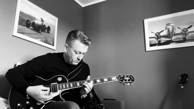 Jamming to BB King and Eric Clapton смотреть онлайн