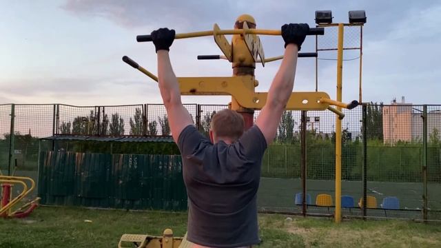 Боли в спине, боли в шее. Мелоксикам и через 2 часа на турник. смотреть онлайн