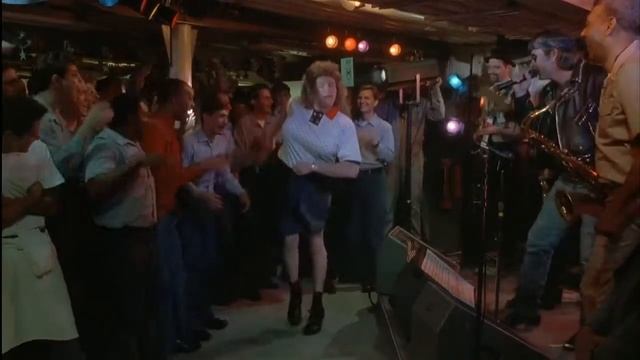 Gary Busey in drag in Under Siege 1992 смотреть онлайн