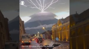 Вулкан Акатенанго в Гватемале наводит страх и ужас на местных жителей и туристов.
