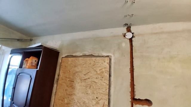 Ремонт в двух комнатной хрущевке, своими руками. Электрика в первой комнате. Зашиваю дверной проход смотреть онлайн