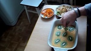 Шарлотка с фруктовым ассорти