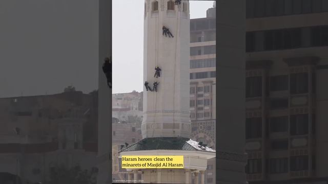 Haram Heros clean the minaret of Masjid Al Haram