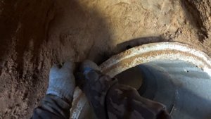 как проложить трубы не копая траншею и не запороть колодец
