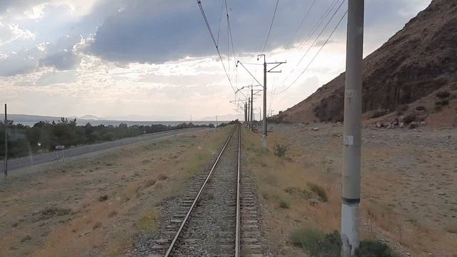 Вид из кабины машиниста, по ст.Шоржа у озеро Севан в Армении смотреть онлайн