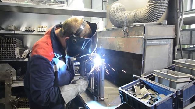 Сварка металлической лестницы. Участок сварки. Агатспецкомплект смотреть онлайн