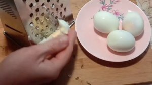 Салат из консервов на скорую руку.