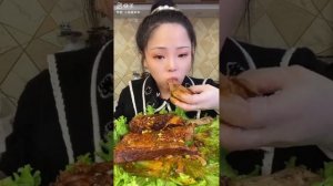 Китайцы едят на камеру / Едят на камеру.