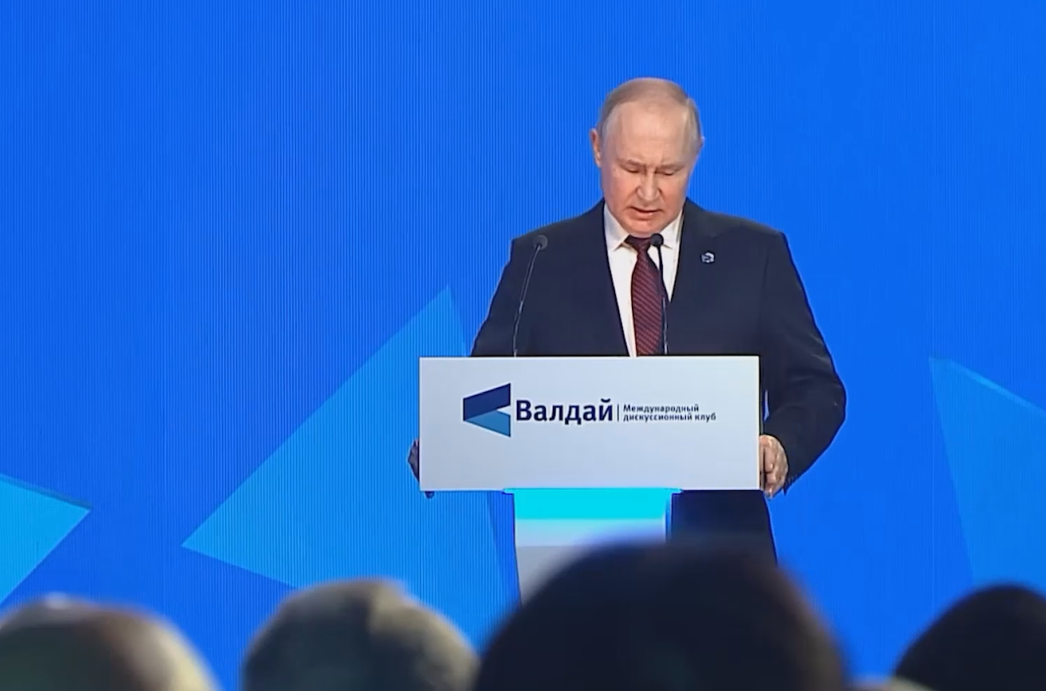 Путин - о навыках плотника, "идиоте" в Канаде и еврейской Одессе