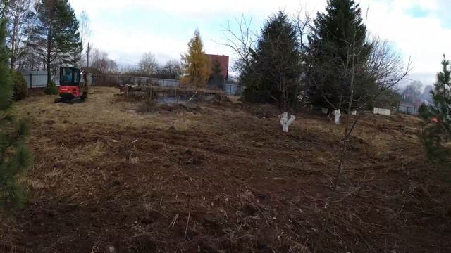 Расчистка участка от деревьев, кустарников и  выравнивание под строительство. Видео за 2 минуты.
