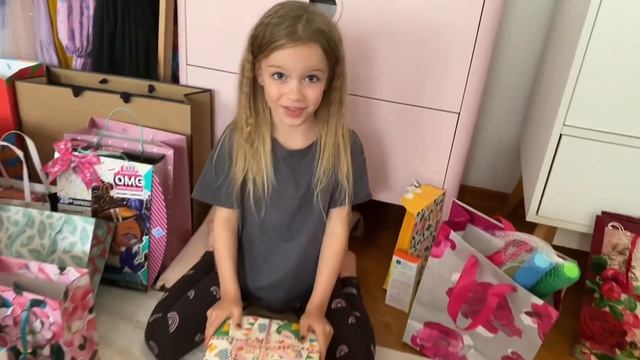 Обзор подарков с Дня Рождения. Что мне подарили на 6 лет? смотреть онлайн