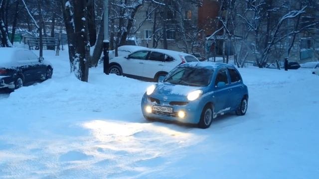 Nissan March E4wd