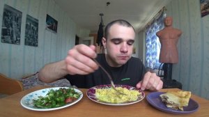 МУКБАНГАСМР ЯИЧНИЦАСАЛАТ ОВОЩНОЙКАША ПШЕННАЯСОУСЧЕБУРЕК с МЯСОМОБЖОРОБЕДEATINGASMRMukbang#212