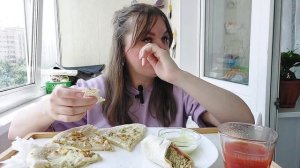 Мукбанг пицца песто, ролл Сицилия и томатный сок #Мукбанг #обжор #фудблогер