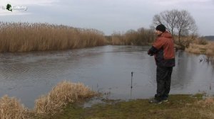 Поиск перспективной точки ловли рыбы на рыбалке.