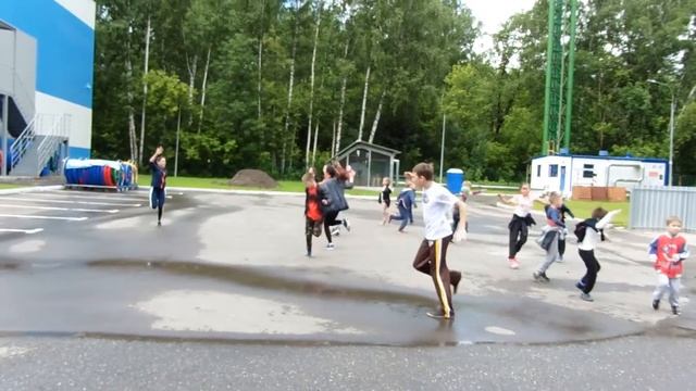 1 день, утро, улица, разминка смотреть онлайн