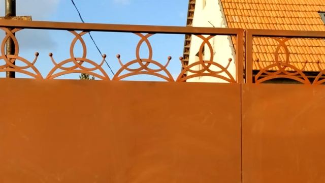 ворота и калитка с кованым декором вверху смотреть онлайн