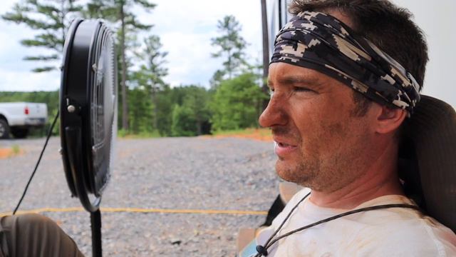 The clock is ticking for our FOUNDATION POUR! Couple installs rebar for country home | Time Lapse смотреть онлайн