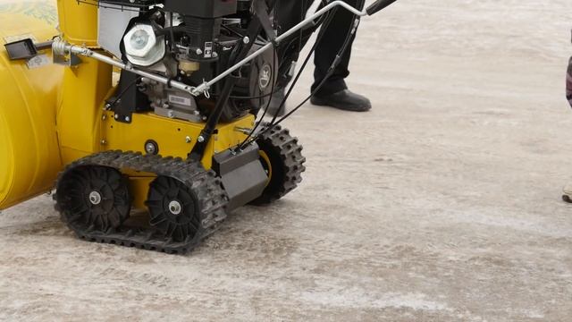 Как грамотно подобрать снегоуборщик:  обзор Husqvarna ST 276EP