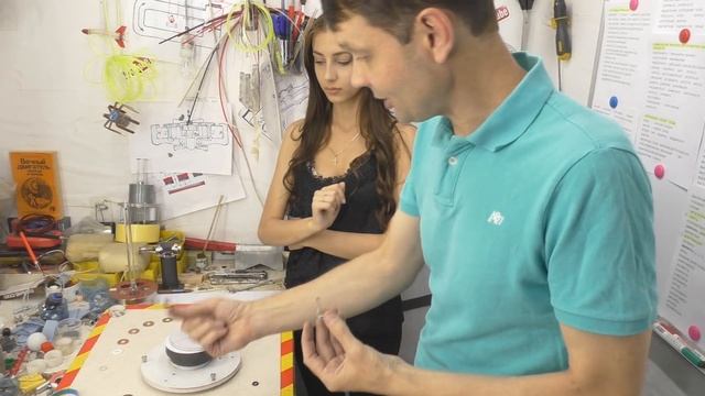 ? МАГНИТНАЯ ЛЕВИТАЦИЯ ПРИКОСНИСЬ К ЧУДУ Занимательная физика с Настей Levitron Игорь Белецкий