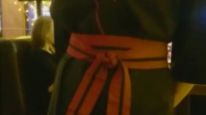 Голая грудь за чекин в iConn — официантки против. Грудь маленькая!