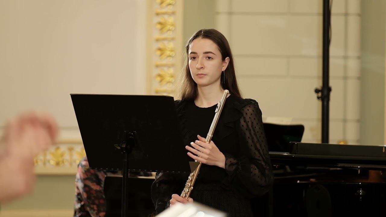 Рождественский гимн «Гаудате» партия флейты София Апасова, перкуссия Владимир Малышев смотреть онлайн