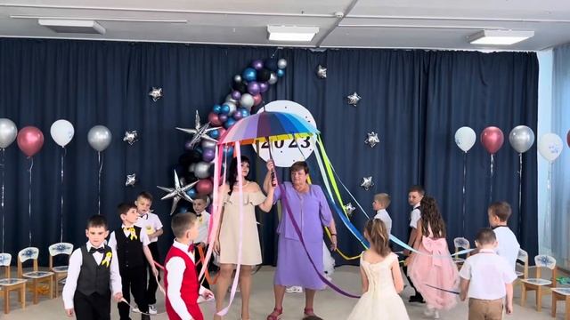 Танец с воспитателями на выпускном смотреть онлайн