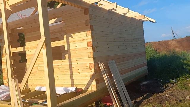 Баня 6х4 сруб готов. Монтаж стропильной системы. смотреть онлайн