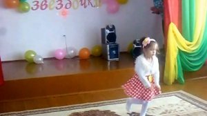 Леночка танцует под песню Бьёнсе.