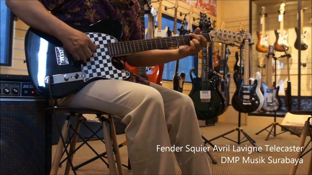 Fender Squier Telecaster Avril Lavigne Signature Model with Roland JC-120 Jazz Chorus Amplifier смотреть онлайн