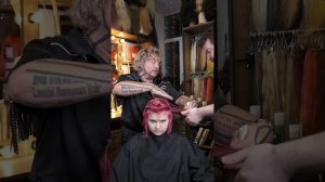 Маллет женская стрижка. Как выполнить стрижку Mullet. Выполняет стилист Леонид Романов.