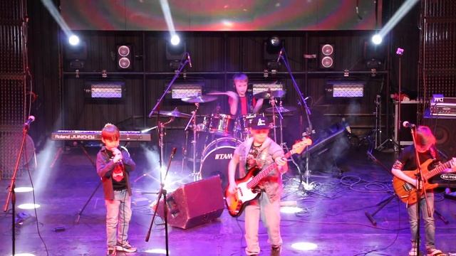 Красная скала -  Встань, страх преодолей (Ария). 1.05.2023, Gaudi, Киров смотреть онлайн