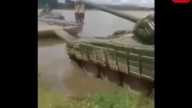 Российкие военные утопили танк смотреть онлайн