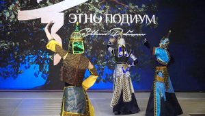 Показ коллекции дизайнера Вячеслава Донгака Москве в Гостином Дворе