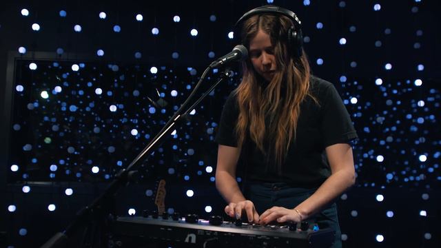 Frankie Cosmos - Jesse (Live on KEXP) смотреть онлайн